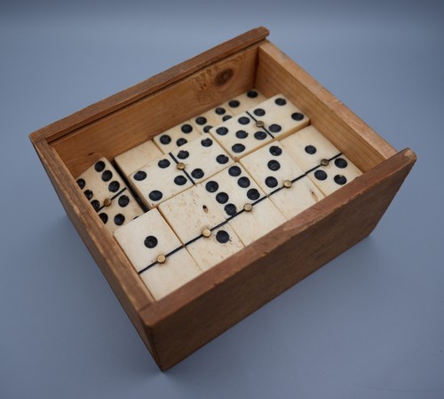 Altes domino spiel 1890 - domino-spiel,