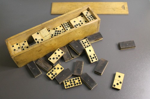 Uraltes domino spiel - spiel,, 55