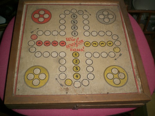 Gesellschaftspielekasten mit