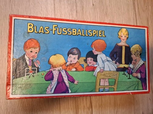 Antikes blas fußballspiel - antikes, blas-fußballspiel